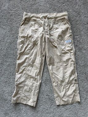 Women’s Calvin Klein Beige Cargo Capri Pants- Size Small